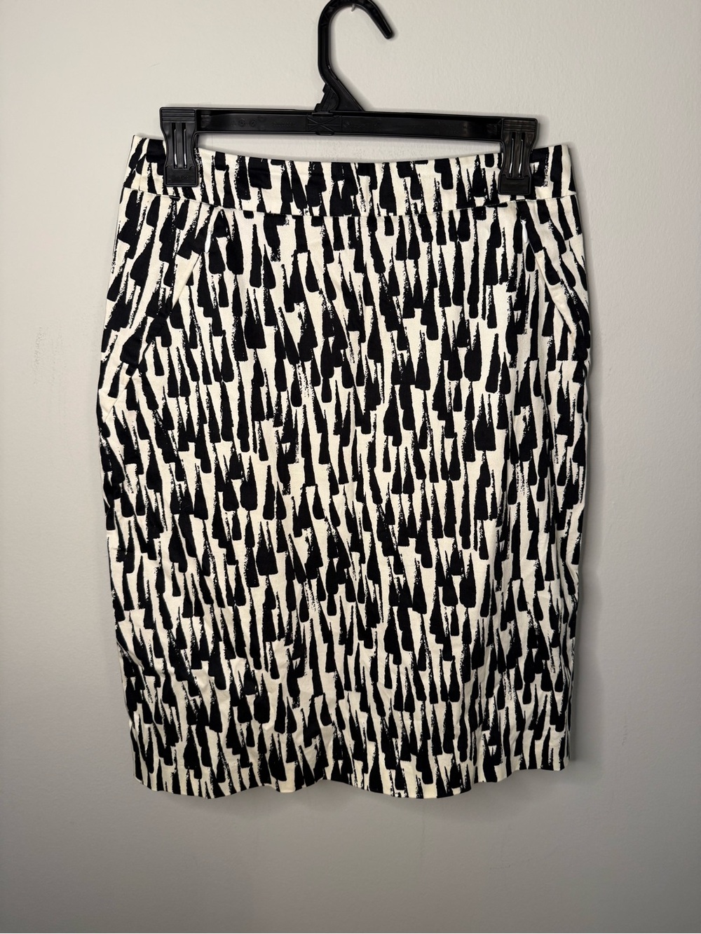 New York & Company Black and White Brushstroke Pencil Skirt